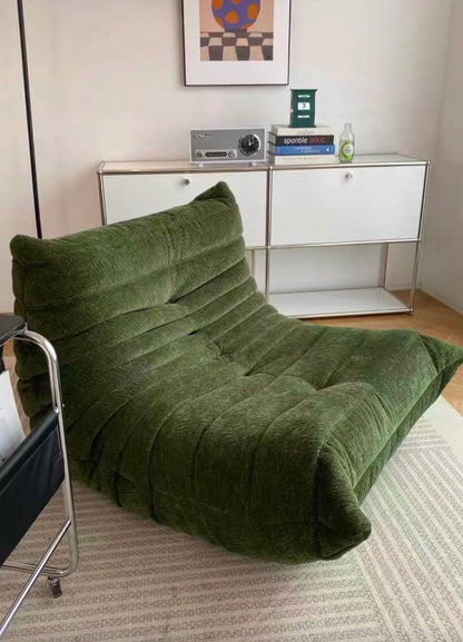 All the caterpillars you want are here. It's so comfortable to lie on the sofa after taking a shower. Everyone will fall in love