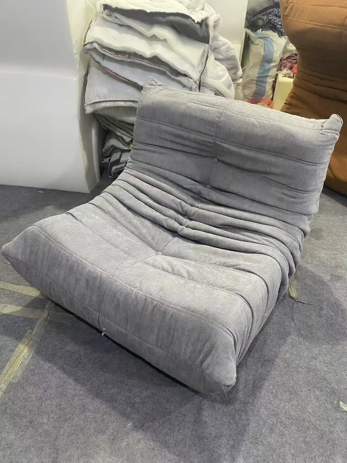 All the caterpillars you want are here. It's so comfortable to lie on the sofa after taking a shower. Everyone will fall in love