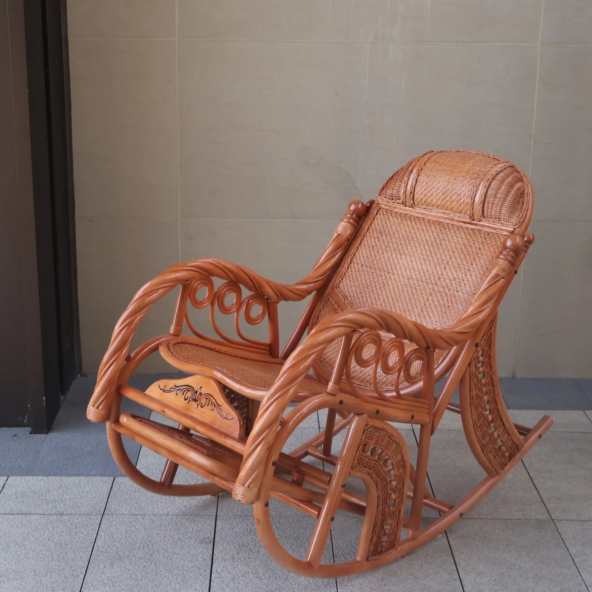 Manufacturers supply adult bedrooms, elderly rocking chairs, real rattan leisure balcony recliners