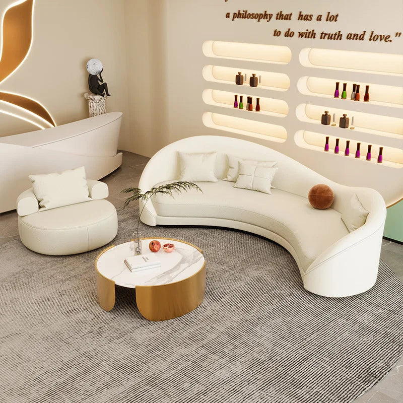 Canapé incurvé de forme spéciale crème vent, célébrité d'internet, magasin de vêtements irrégulier pour femmes, salon de beauté, zone de repos, canapé de réception