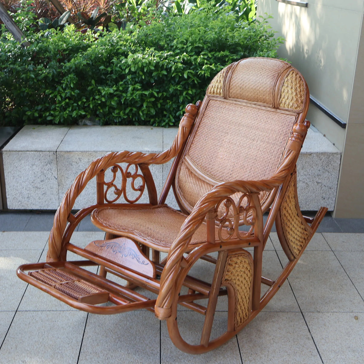 Manufacturers supply adult bedrooms, elderly rocking chairs, real rattan leisure balcony recliners