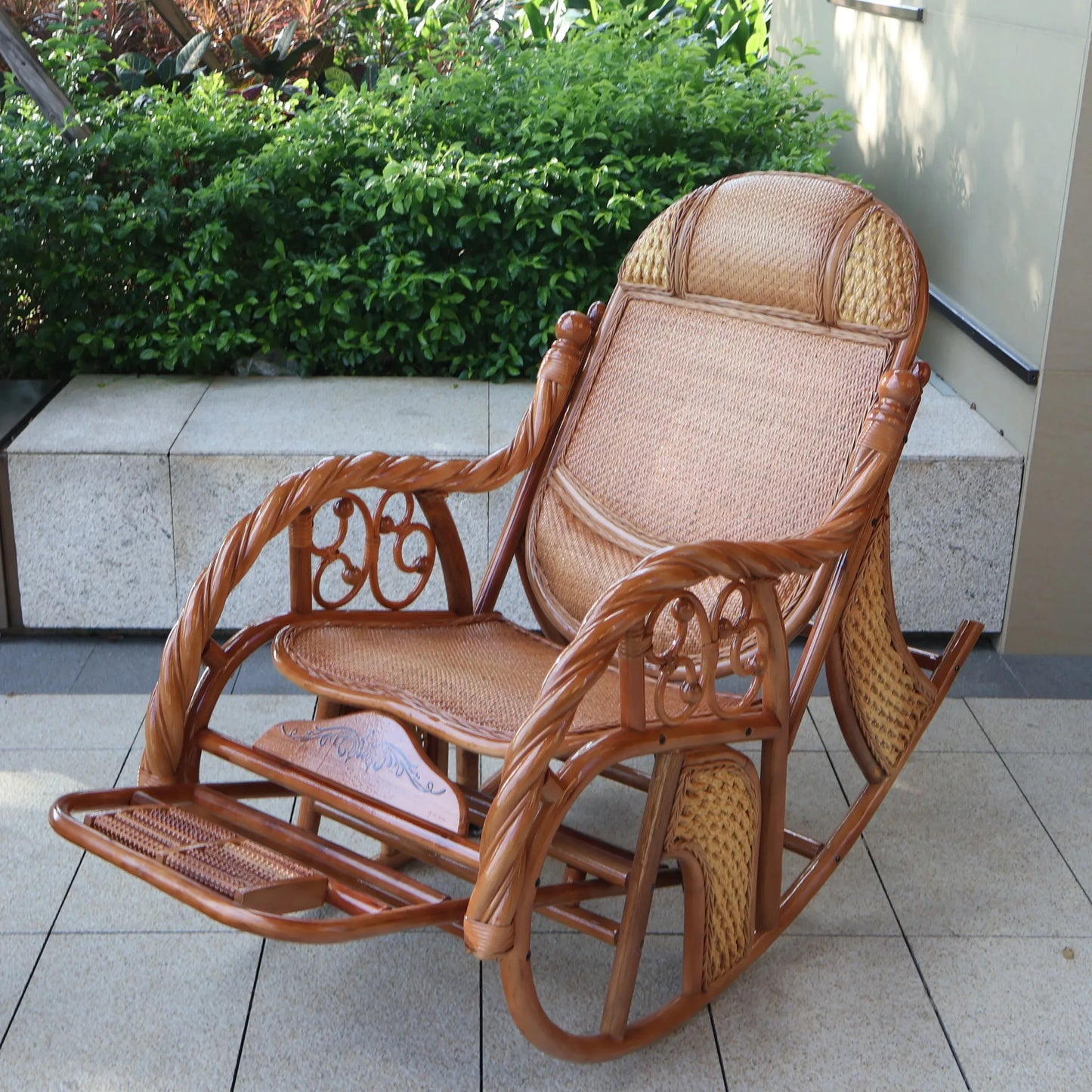 Manufacturers supply adult bedrooms, elderly rocking chairs, real rattan leisure balcony recliners