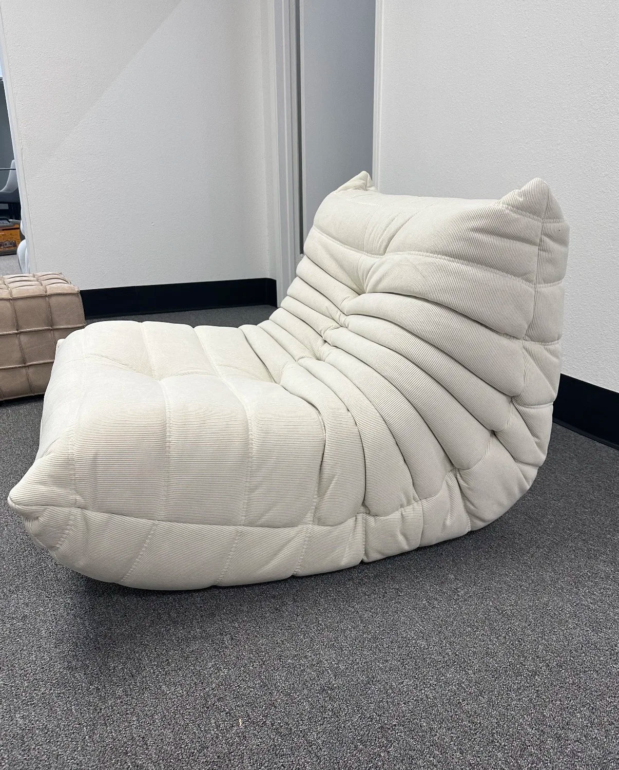 All the caterpillars you want are here. It's so comfortable to lie on the sofa after taking a shower. Everyone will fall in love