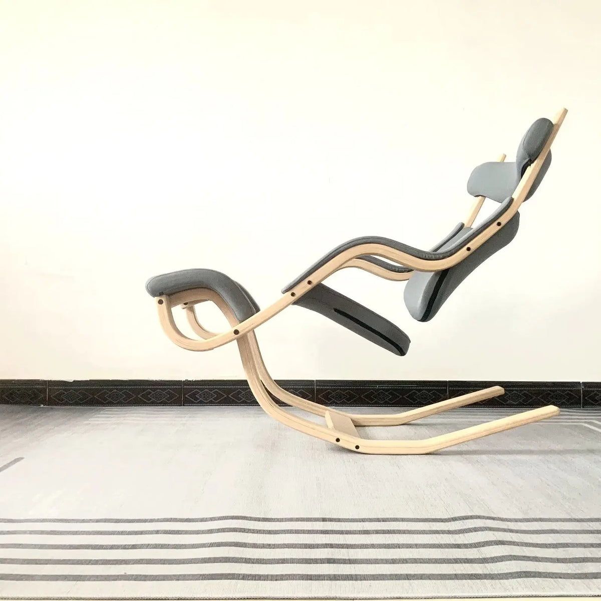 Gravity balance chair, European new living room bedroom multi-functional single sofa chair