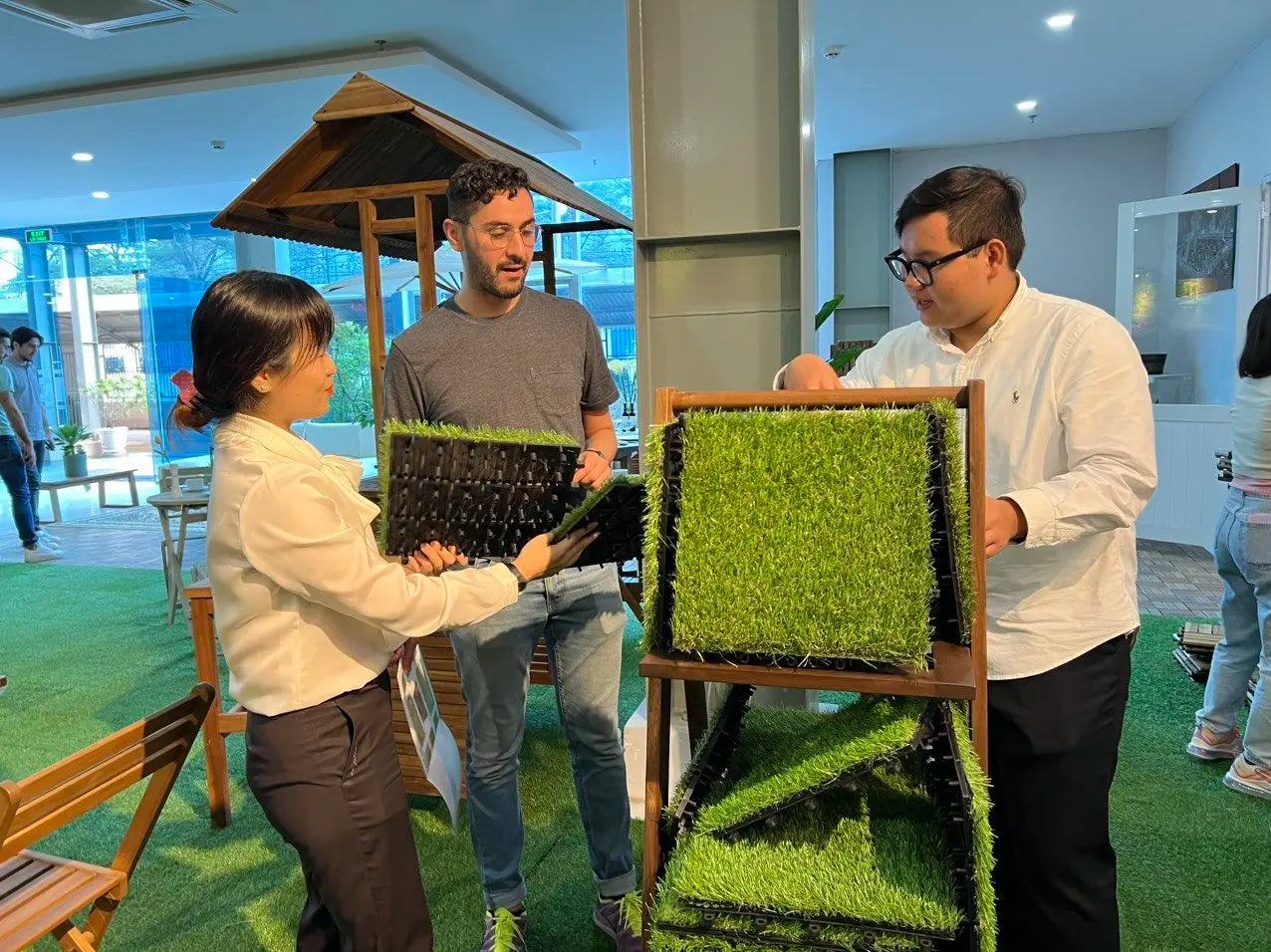 Banc en bois d'acacia naturel de meubles d'extérieur écologiques de haute qualité du Vietnam