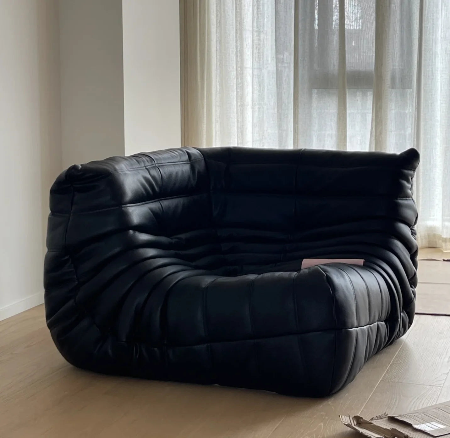 Genuine leather caterpillar sofa, fashionable, luxurious, high-end and atmospheric, can be used in living rooms, hotels, bedroom