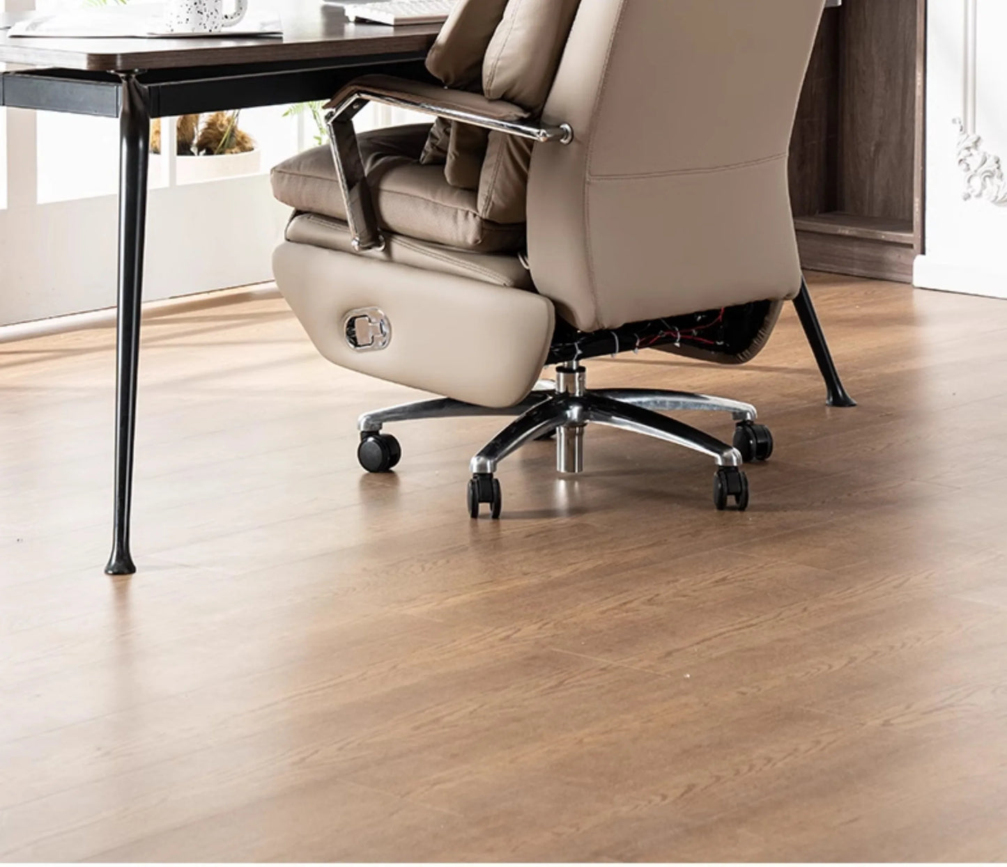 High-end office computer chair, comfortable leather electric massage office chair, adjustable recliner
