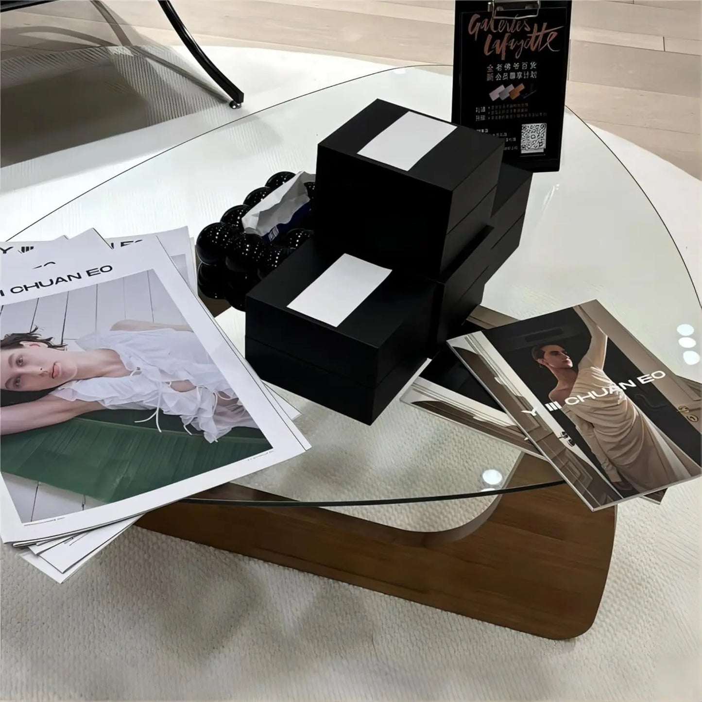 Modern Glass Coffee Table for Living Room mid Century Small Coffee Table Stylish Coffee Tables, Suitable for Bedroom Living Room