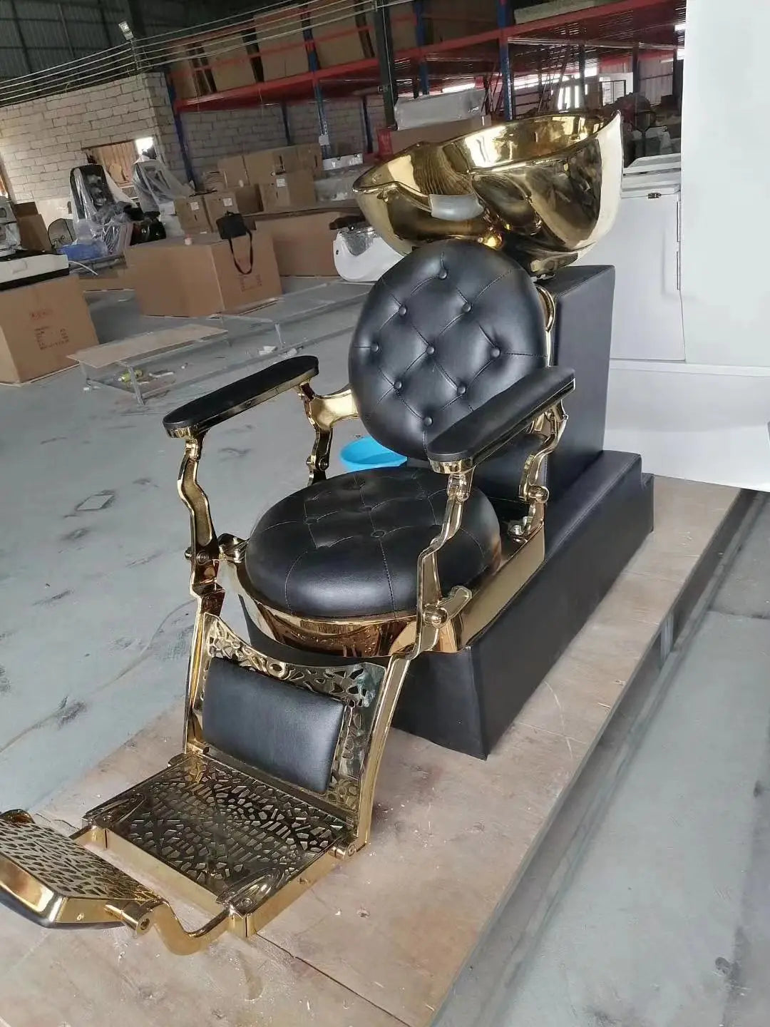 Barber Chair Retro Stylish Hairdressing Beauty Armrest Hydraulic King Hair Styling Classic Furniture Salon Barber Chair