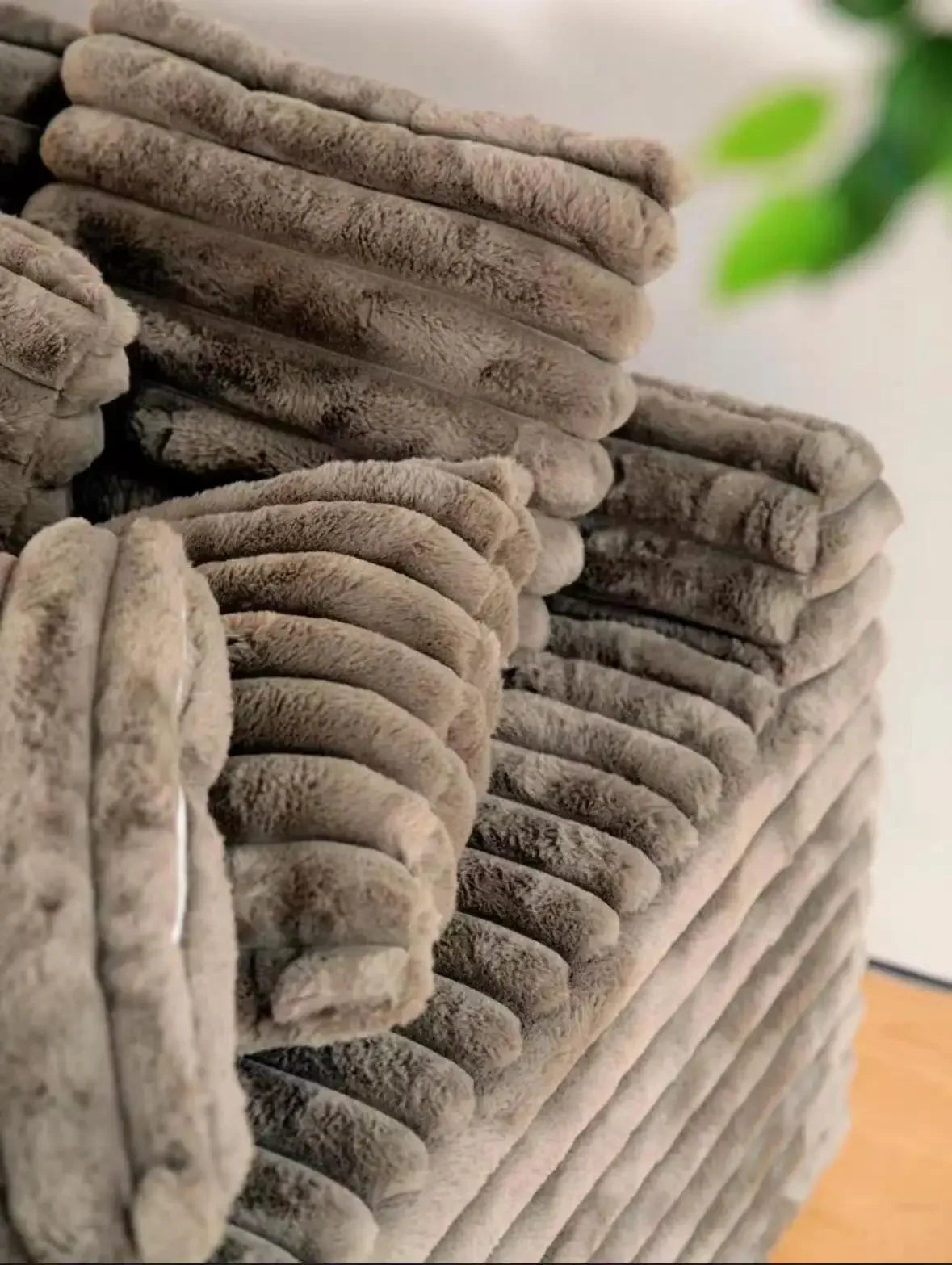 Modern Lazy Sofa Thick Corduroy Cloud Design Extra Wide Seat Depth Vacuum Compressed Packaging Easily Create a Cozy Corner