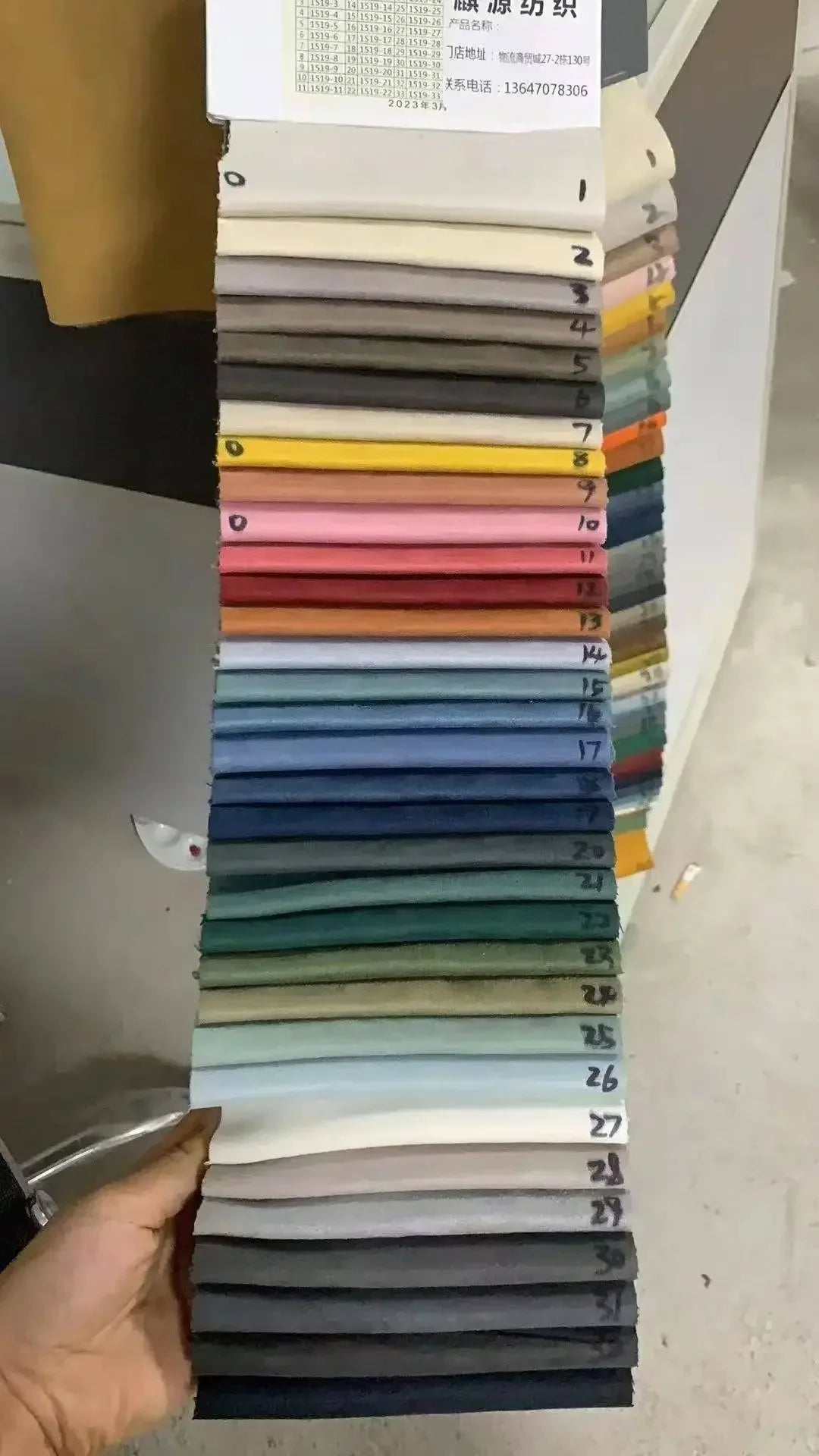 Three seater sofa, Corduroy, technology fabric, leather, and suede materials can all be made, suitable for trendy decoration