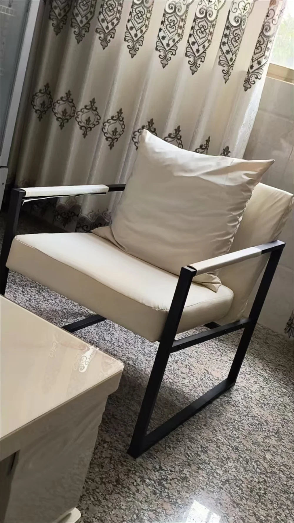 Modern Accent Chair Ergonomic Lounge Chair with Carbon Steel Frame Breathable Comfort for Living Room Bedroom Office Cafe