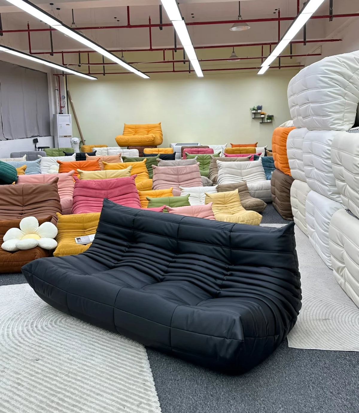 Three seater sofa, Corduroy, technology fabric, leather, and suede materials can all be made, suitable for trendy decoration