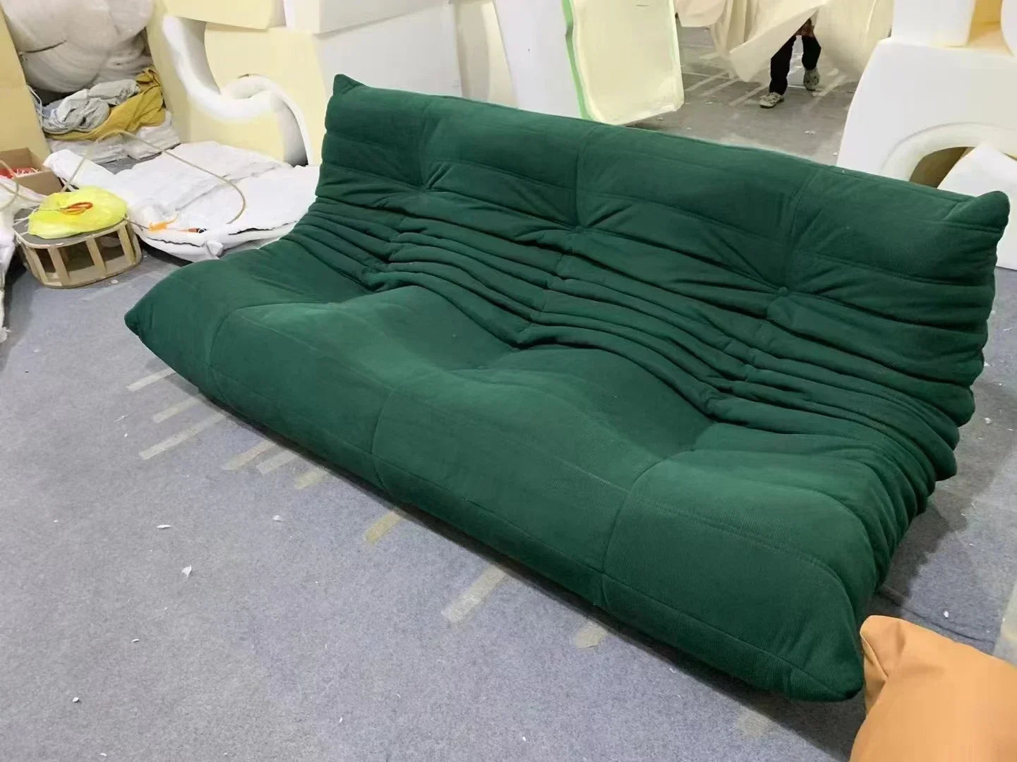 Three seater sofa, Corduroy, technology fabric, leather, and suede materials can all be made, suitable for trendy decoration