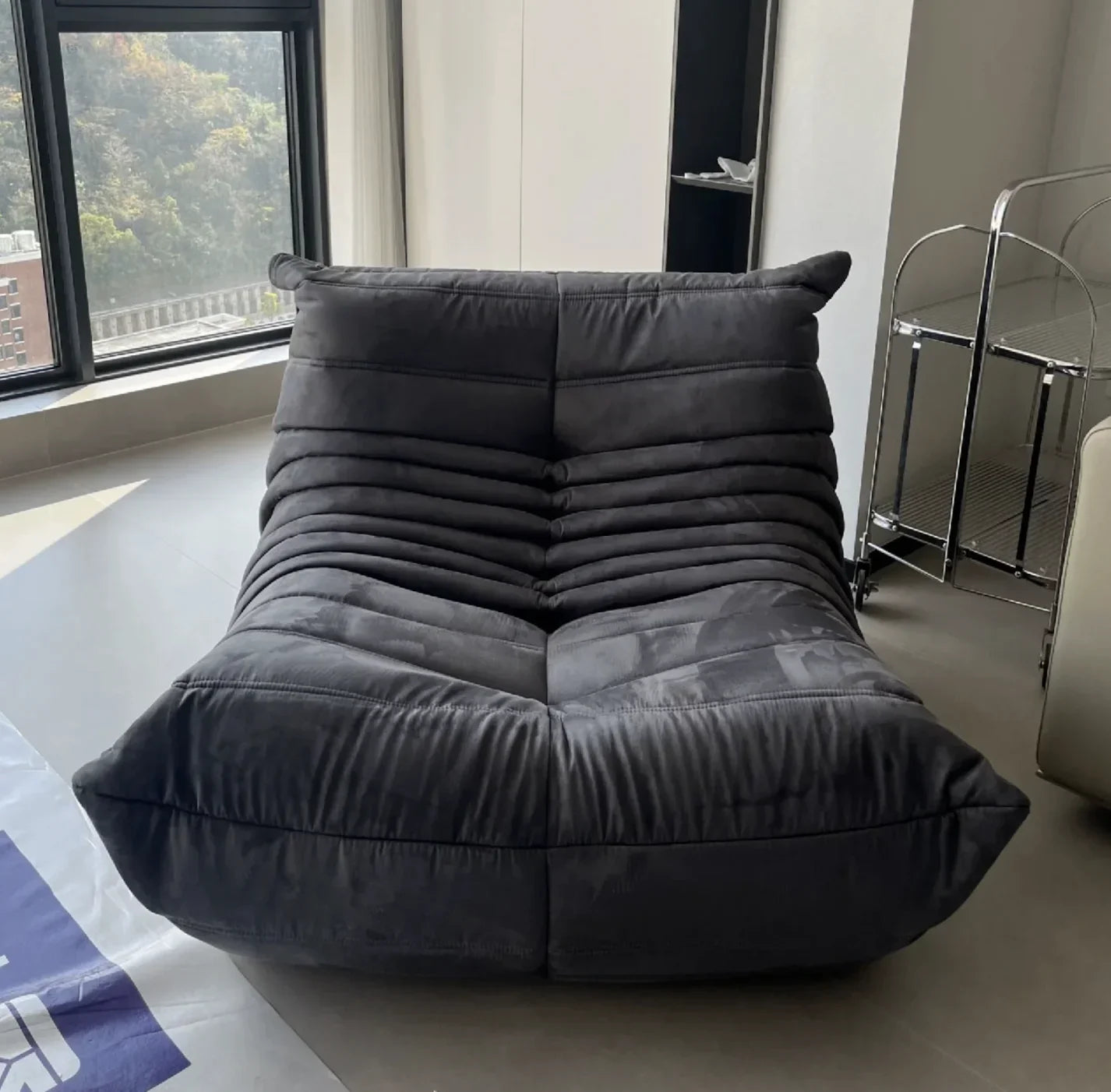 Single seat caterpillar sofa, stylish and luxurious, suitable for use in living rooms, bedrooms, hotels, and shopping malls
