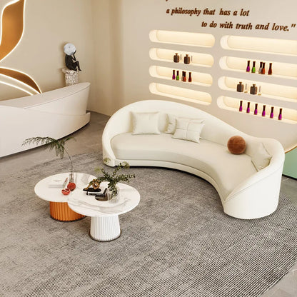 Canapé incurvé de forme spéciale crème vent, célébrité d'internet, magasin de vêtements irrégulier pour femmes, salon de beauté, zone de repos, canapé de réception