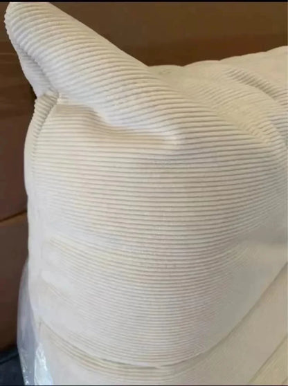 All the caterpillars you want are here. It's so comfortable to lie on the sofa after taking a shower. Everyone will fall in love