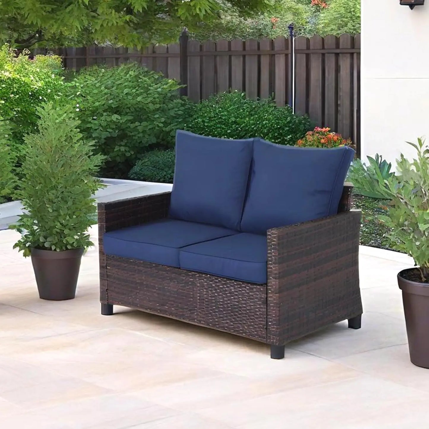 Outdoor sofa with detachable thickened cushions and backrests. It is a waterproof rattan sofa, suitable for gardens, backyards,
