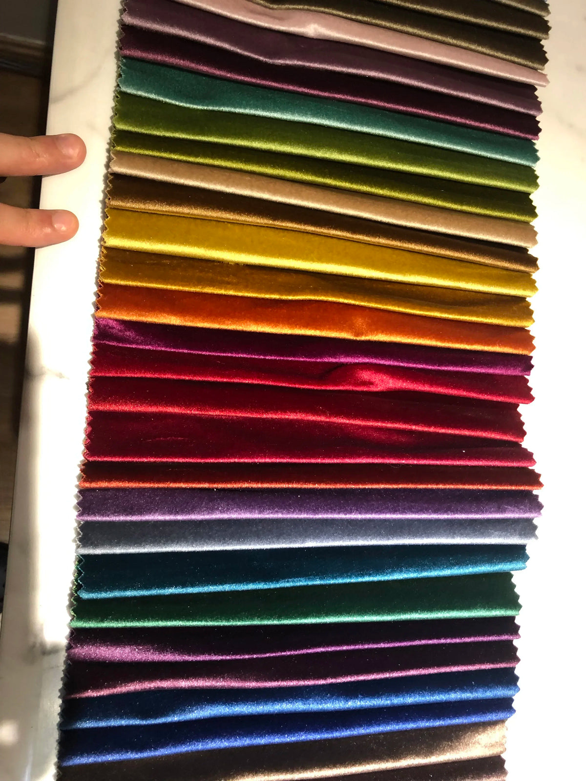 A Luxury Chesterfield Sectional Sofa Set With Cloth Buttons And Fabric Modular Couch With Gold Stainless Steel Base, 3-seater So