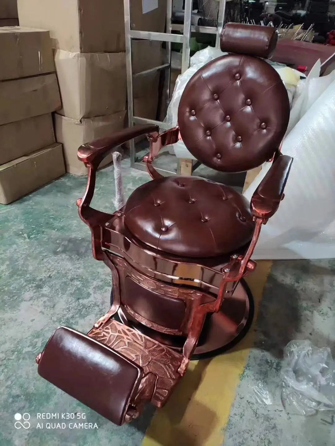 Barber Chair Retro Stylish Beauty Hairdressing King Style Armrest Hair Styling Classic Hydraulic Furniture Salon Barber Chair