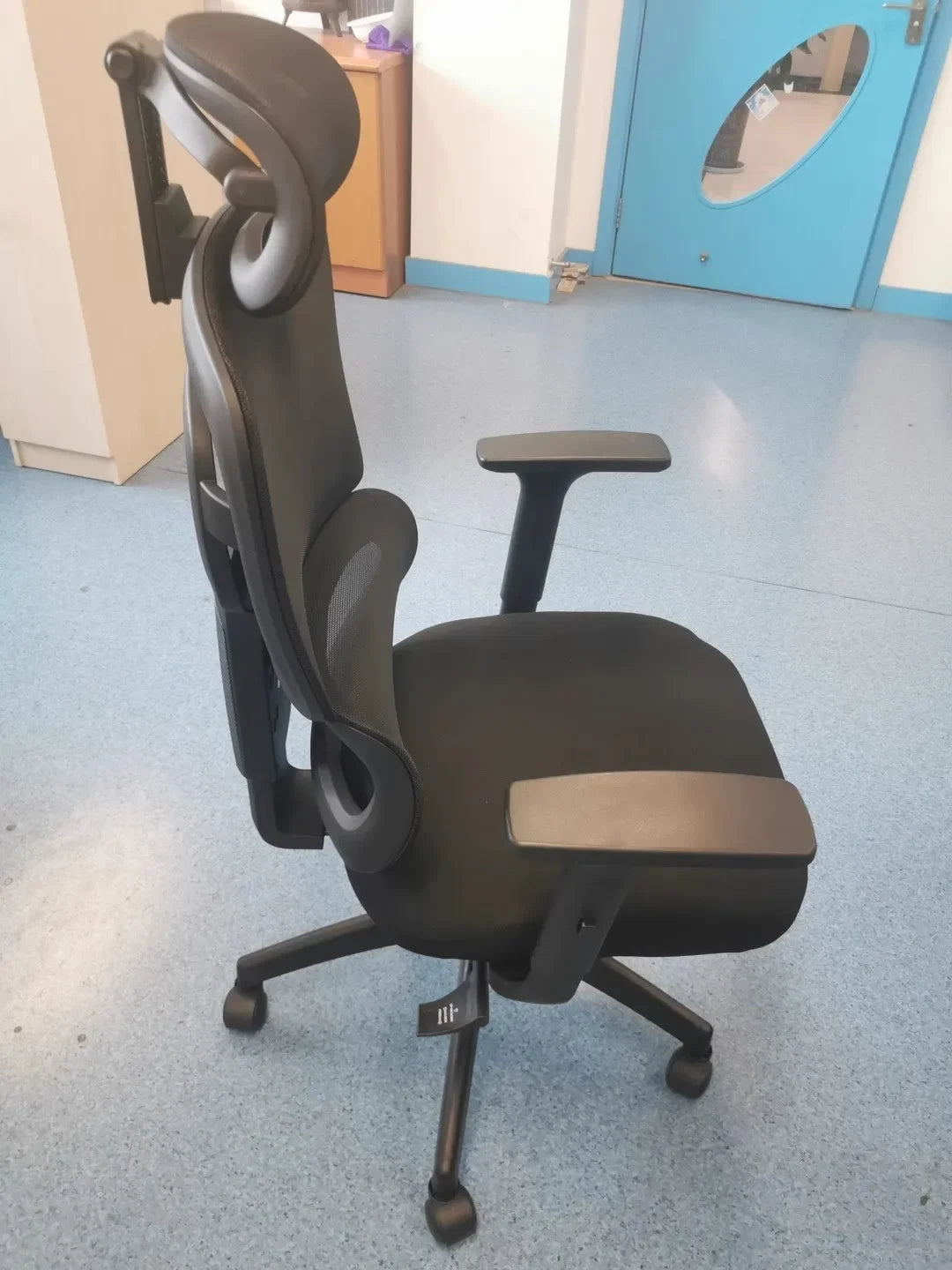 Ergonomic Office Chair with Lumbar Support Adjustable 3D Armrests Recline Tilt Function Mesh Seat for Home Office