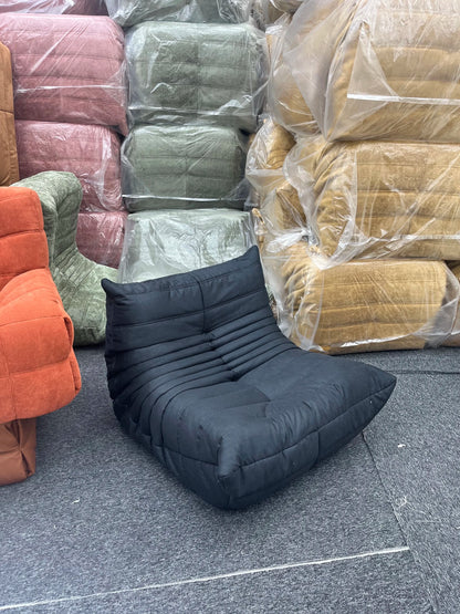 All the caterpillars you want are here. It's so comfortable to lie on the sofa after taking a shower. Everyone will fall in love